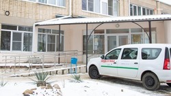 Амбулатория станицы Кармалиновской получила первый санитарный автомобиль