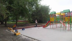 На Ставрополье завершают строительство детской площадки по губернаторской программе